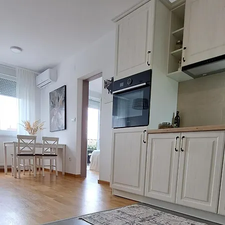 Omnia Lux Apartment *