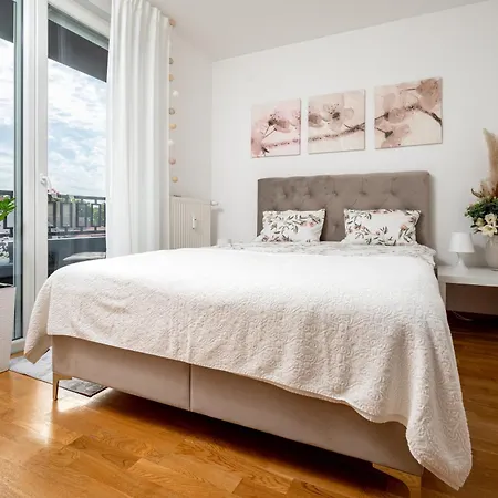 Omnia Lux Apartment *